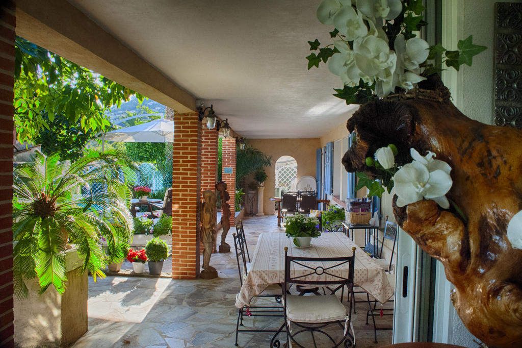 Mas Des Kardouons Bed & Breakfast Tourrettes-sur-Loup Dış mekan fotoğraf