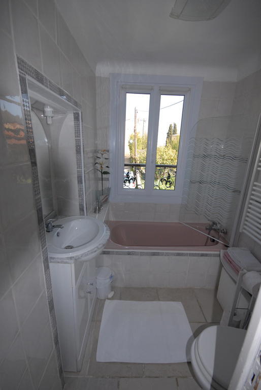 Mas Des Kardouons Bed & Breakfast Tourrettes-sur-Loup Oda fotoğraf