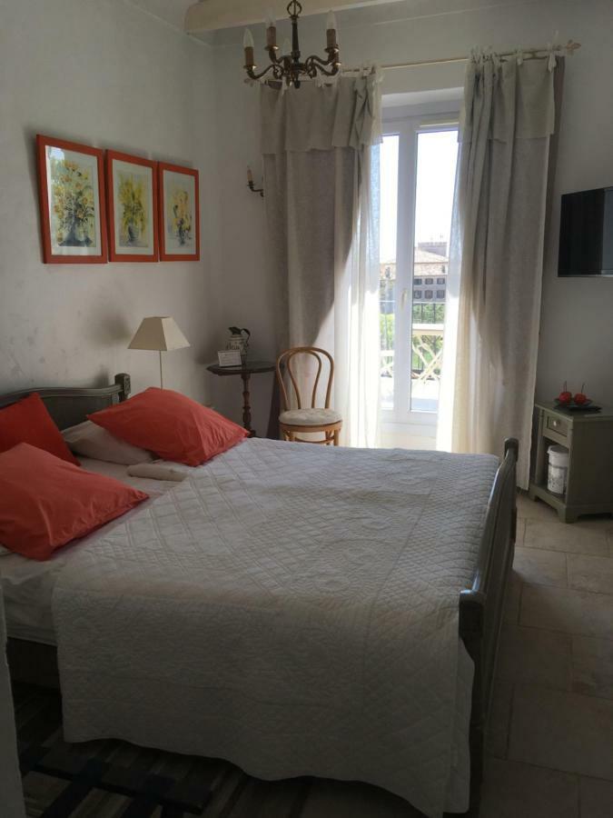 Mas Des Kardouons Bed & Breakfast Tourrettes-sur-Loup Dış mekan fotoğraf