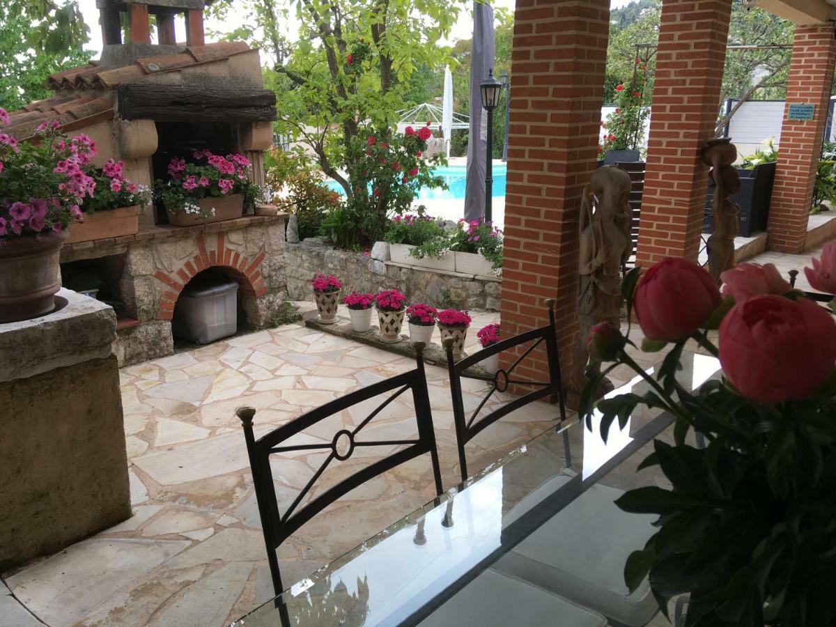 Mas Des Kardouons Bed & Breakfast Tourrettes-sur-Loup Dış mekan fotoğraf